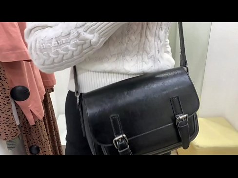 ❤️ Masturbation poblach den ghalla òg FeralBerry le dildo anns an t-seòmar suidheachaidh ❤  Pornografach  leinn  ❌️